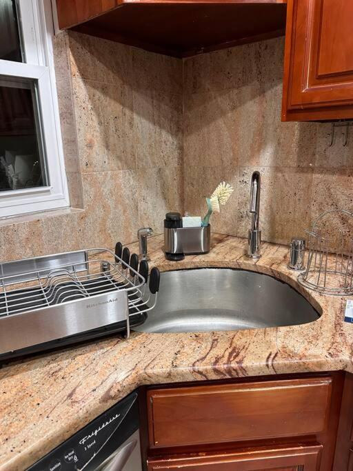 דירות ואלי סטרים Bright 2Br Apt 8 Min To Jfk And 5 Min To Mall מראה חיצוני תמונה